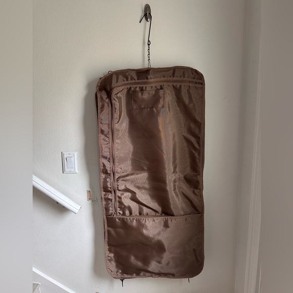 Pierre Cardin Travel Bag - NWOT - Picture 4 of 11